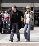 th_26742_Karen_Mulder_pregnant_arriving_at_Roissy_airport_09.JPG