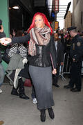 th_30567_RihannaatGoodMorningAmericainNYC17.11.2010_36_122_373lo.jpg