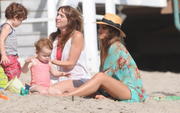 http://img151.imagevenue.com/loc403/th_15777_jessica212_123_403lo.jpg
