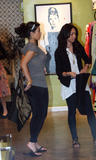 Kim Kardashian show off her curvy body during shopping in Hollywood - Hot Celebs Home
