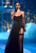 Rihanna Hot at Victoria's Secret Fashion Show iGoCeleb