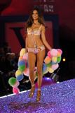 th_17654_Adriana_Lima-Victorias_Secret_Fashion_Show_2005-11-09-2005-Ripped_by_kroqjock-HQ11_122_637lo.jpg