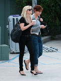 th_71905_Preppie_-_Reese_Witherspoon_stops_for_coffee_in_Santa_Monica_-_Jan._16_2010_440_122_681lo.jpg