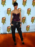 http://img151.imagevenue.com/loc904/th_37045_Celebutopia-Rihanna-Nickelodeon30s_2008_Kids59_Choice_Awards_Arrivals-03_122_904lo.jpg