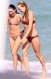th_03324_Celebutopia-Chloe_Sevigny_in_bikini_on_the_beach_in_Miami-04_122_971lo.jpg