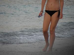 Candid Spy of Sexy Greek Girl On The Beach -j4h41g5x0v.jpg